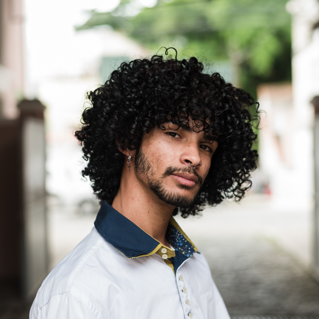 Conheça o curly, uma solução inovadora para a finalização de cabelos crespos e cacheados.